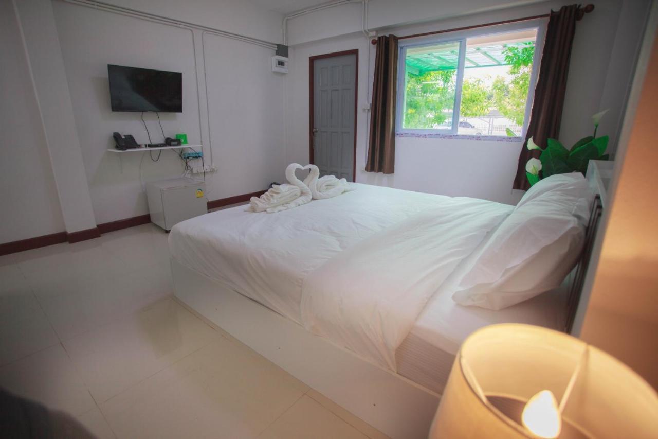 Pantip Boutique Hotel Lamphun Extérieur photo