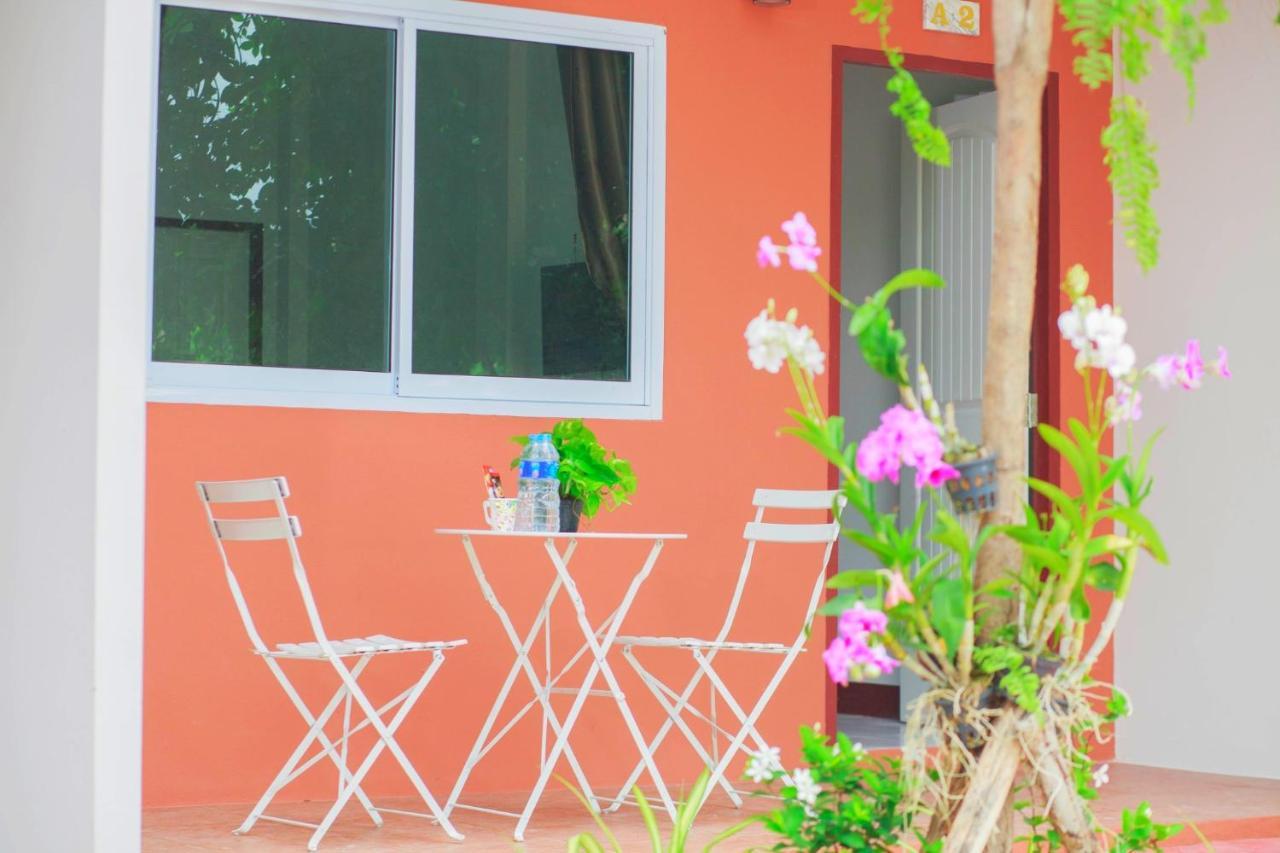 Pantip Boutique Hotel Lamphun Extérieur photo