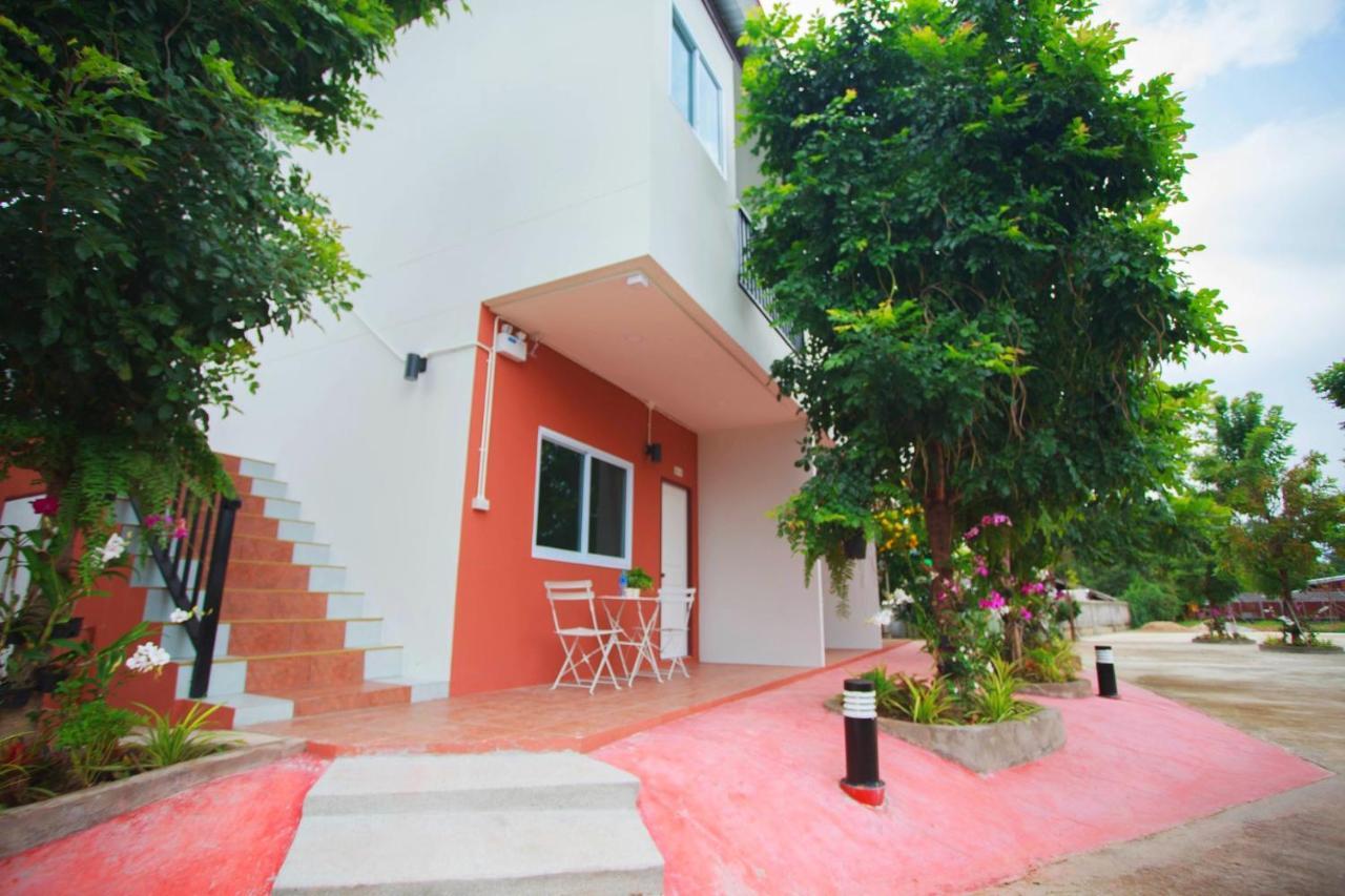 Pantip Boutique Hotel Lamphun Extérieur photo